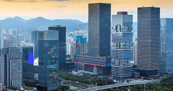 智能安防系统，利用AI技术，实现监控、报警、数据分析，保障安全。
