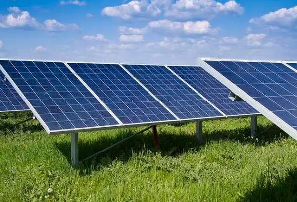太阳能发电技术的迅猛发展为人类提供了一种可持续、清洁的能源选择。