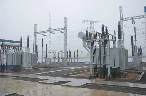 高压变电站建设在电力安全、系统可靠和城市电网保障中具有不可替代的重要作用。通过加强高压变电站的建设和管理，不断提升其技术水平和运行效率，将有助于确保电力系统的稳定运行，保障城市电网的安全可靠，为社会经济的持续发展提供有力支撑。
