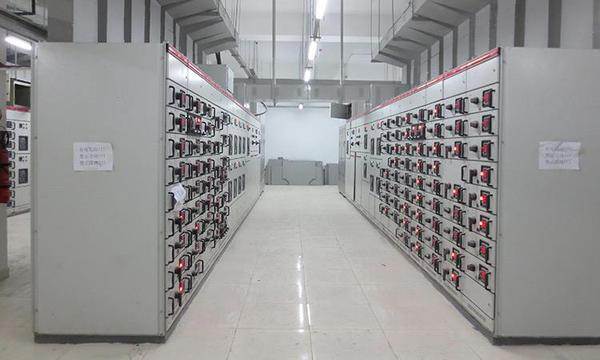 监控系统、备份设施和定期维护是确保变配电系统电力供应安全可靠的关键因素。