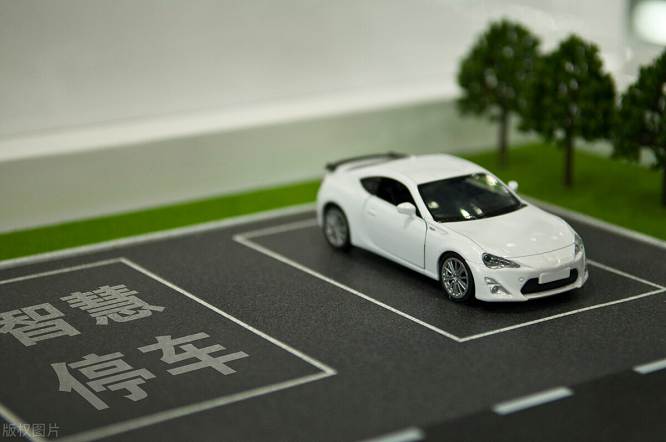 智能自动缴费设备的出现为解决城市停车难题带来了全新的解决方案。通过提高停车效率、改变停车管理模式、优化交通管理水平等方式，智能自动缴费设备为城市交通管理带来了全新的发展机遇和挑战。相信随着智能自动缴费设备的不断普及和推广，城市交通管理水平将会迎来全新的飞跃。