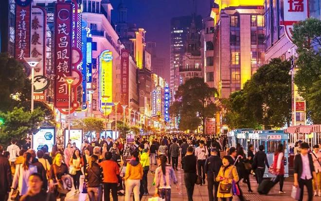 客流趋势分析作为城市管理和商业决策的利器，为精准业务决策提供了重要参考。通过采用多种方法收集和分析客流数据，可以更好地了解人流动态，优化城市规划，提高商业运营效率。