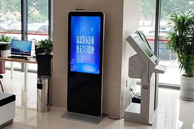 信息化智慧社区以即时更新、智能传播为核心理念，不仅提升了居民的生活品质，改善了社区的管理效率和服务水平，还对城市的可持续发展具有重要意义。