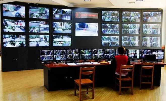 智能安防弱电工程以感知技术、数据分析与处理、远程监控与控制为核心要素，通过这些先进技术的整合，实现了全方位的安全保护系统。