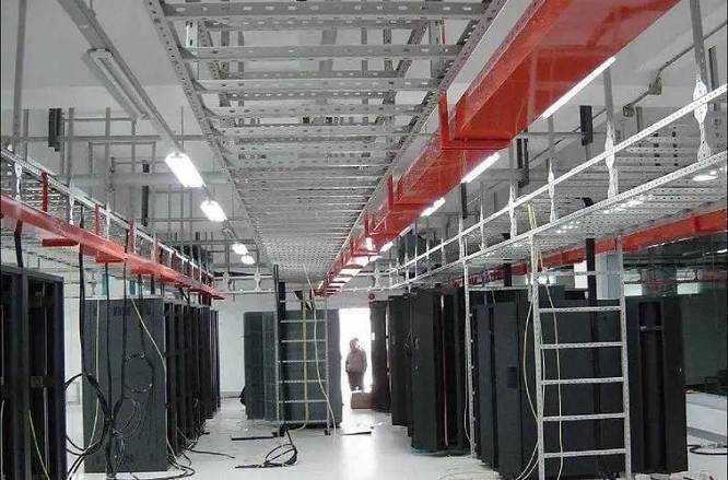 弱电工程作为建筑领域中的重要一环，不仅连接着人与信息，也承载着建筑安全与智能化的责任。在数字化时代的浪潮下，弱电工程将继续发挥着重要作用，为我们创造更加智能化、便捷化、安全化的生活空间。